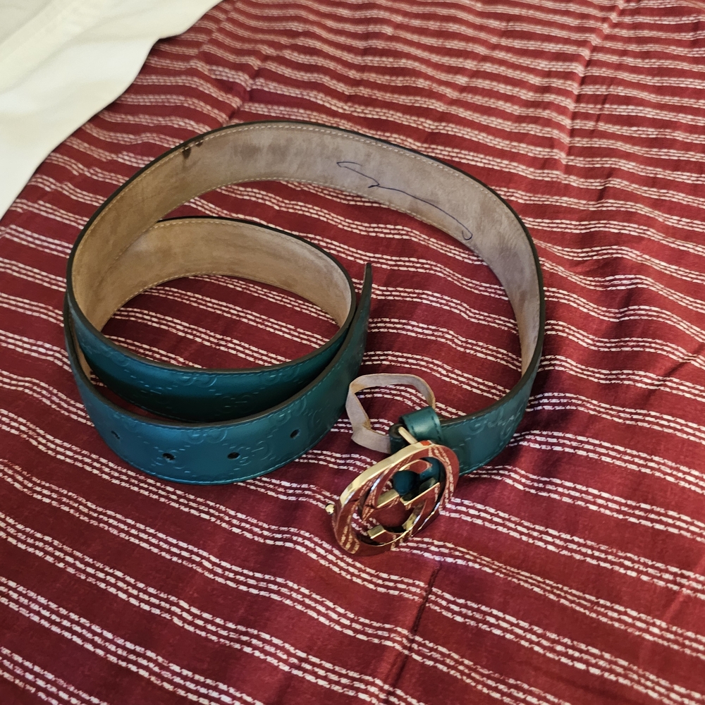 Gucci Leather Belt with Green Accent - Picture 3 of 3